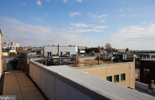 2360 Champlain St, Washington DC 20009-8610 exterior