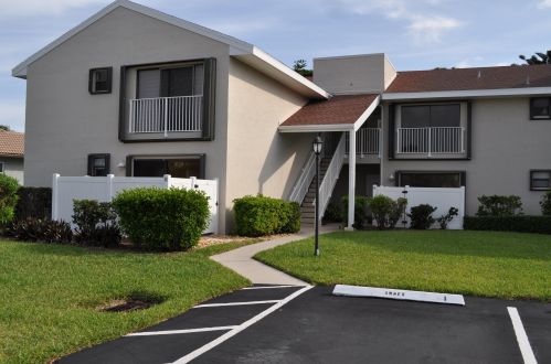 3218 Lakeview Cir, Fort Pierce, FL 34950-8826