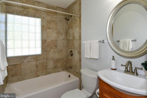 1023 19 St, Arlington VA 22202-1611 exterior