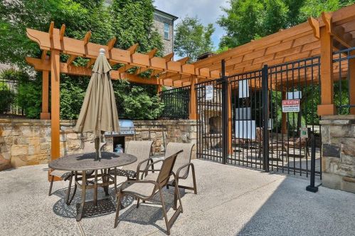 3573 Brookleigh Ln, Atlanta GA 30319-2219 exterior