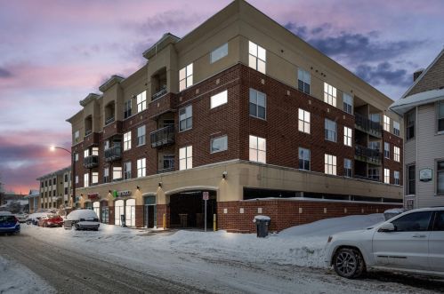 1619 Farwell Ave, Milwaukee WI  53202-1863 exterior