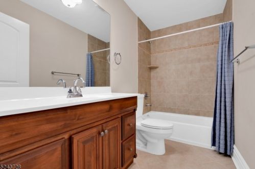 2 Caruso Ct, Bridgewater NJ 08807-2149 exterior