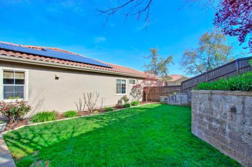 1086 Souza Dr, Folsom CA 95762-7556 exterior