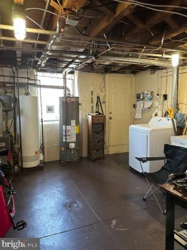 6265 Erdrick St, Philadelphia PA 19135-2602 exterior