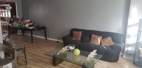 1429 Hicks St, Bronx NY 10469-1729 exterior