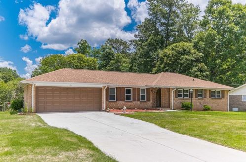 2304 Amber Woods Dr, Lithonia, GA 30078-6131