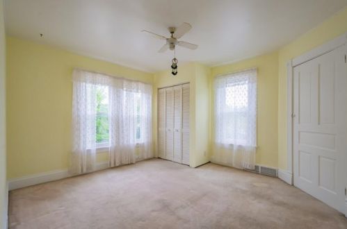 15 Race St, Manor PA 15665-1609 exterior