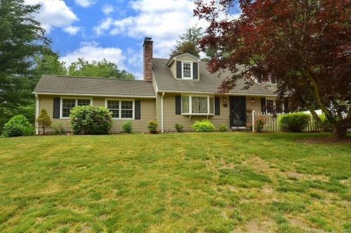 38 Monroe Rd, Enfield CT 06082-5335 exterior