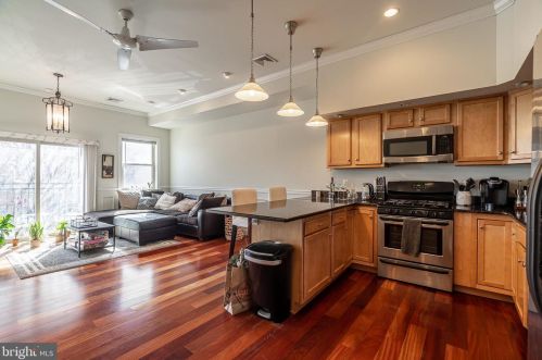 329 Girard Ave, Philadelphia PA  19123-1530 exterior