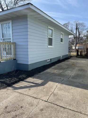 646 Allen St, Gary, IN 46403-2740