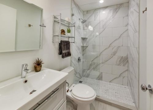 1237 Cottage Pl, Chicago IL  60607-2855 exterior