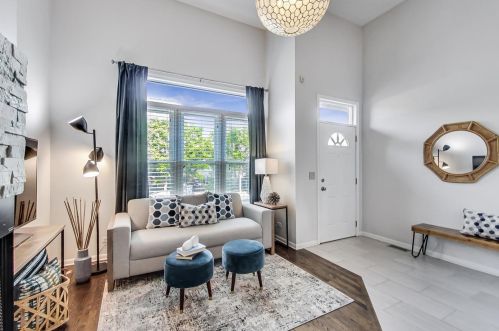 1312 Damen Ave, Chicago IL 60647-5507 exterior