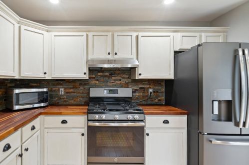 925 Polvadera St, Commerce Township MI  48382-3857 exterior