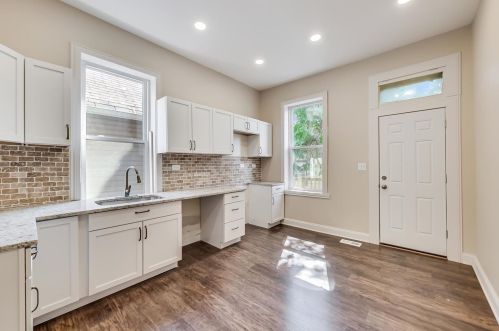 8740 Escanaba Ave, Chicago IL  60617-3115 exterior