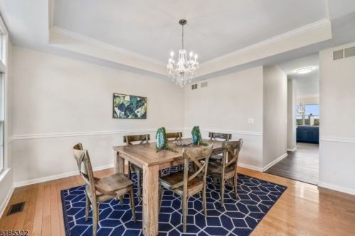 11 Bakley Ter, Town Center NJ  07052-2169 exterior