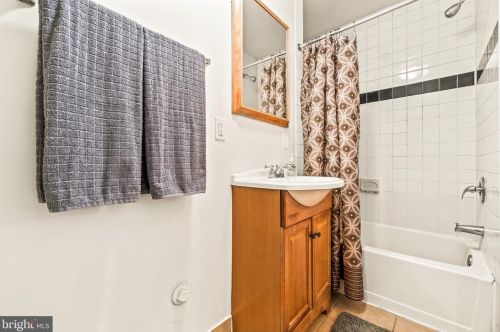 2014 10 St, Washington DC 20002-6214 exterior