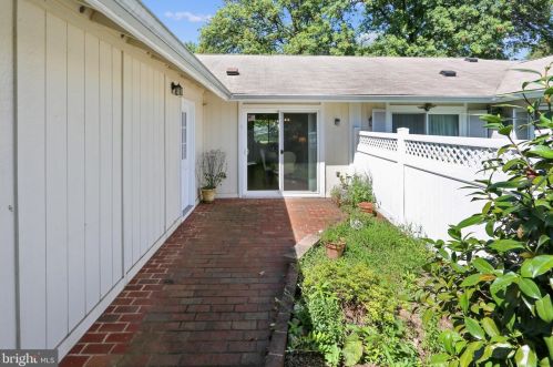 2 Finsbury Park Ct, Silver Spring MD  20906-1411 exterior