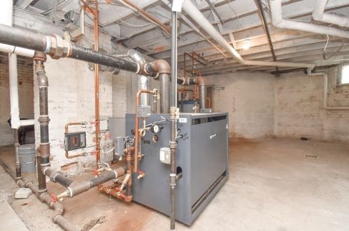 708 Chestnut St, Springfield MA 01103-1707 exterior