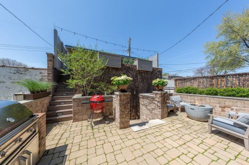 3524 Oakley Ave, Chicago IL 60609-1062 exterior