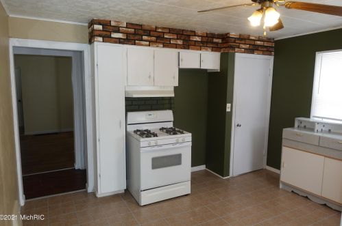 44 Colrain St, Grand Rapids MI 49548-1138 exterior