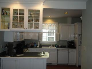 18 Bennett St, Charleston SC  29401-1108 exterior