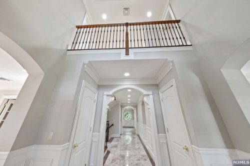 32 Lenox Ave, Demarest NJ 07627-2112 exterior