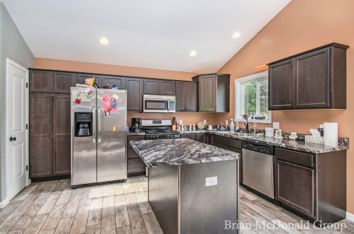 1717 Fairview Dr, Allegan, MI 49010-8994