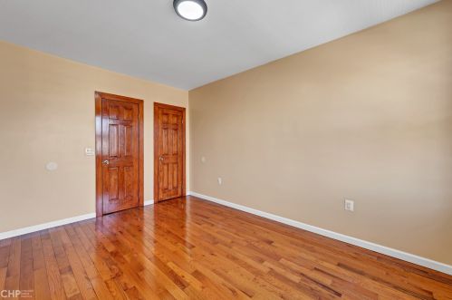 5937 Artesian Ave, Chicago IL 60645-5301 exterior