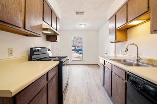 903 Fieldwood Dr, Austin TX 78758-5705 exterior