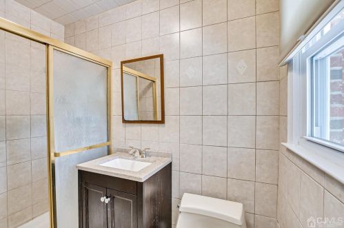 11 Falcon Dr, Edison NJ 08820-2759 exterior