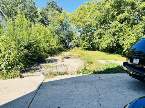 1016 Center St, Milwaukee WI  53212-3052 exterior