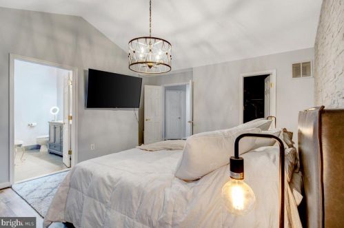 3405 Governors Crest Ct, Alexandria VA  22310-2337 exterior