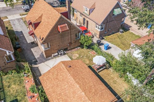 7733 Hamilton Ave, Chicago IL 60618-3917 exterior