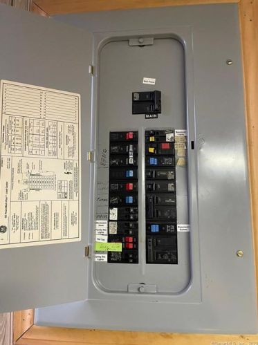 141 Ida Ave, Derby CT 06418-2323 exterior