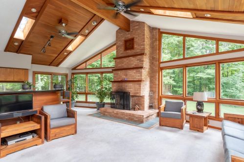 7964 Ml Ave, Kalamazoo, MI 49009-7927