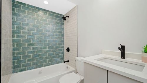 1837 Mozart St, Chicago IL 60647-5111 exterior