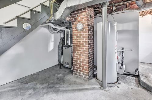 131 High St, Derby CT 06418-2057 exterior