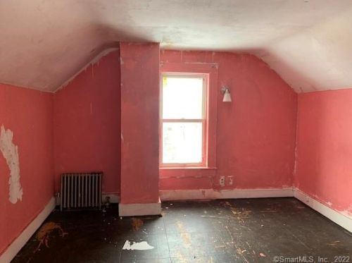 28 New King St, Enfield CT 06082-3527 exterior