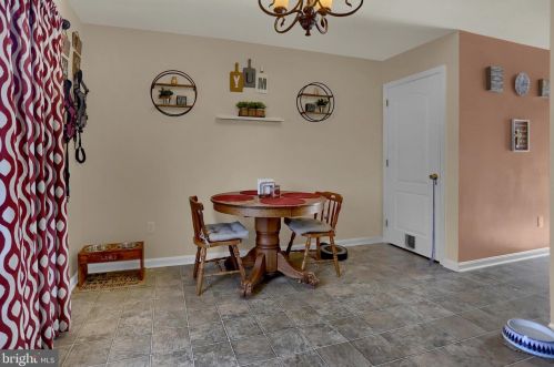 70 Bowman Rd, Hanover PA 17331-4200 exterior