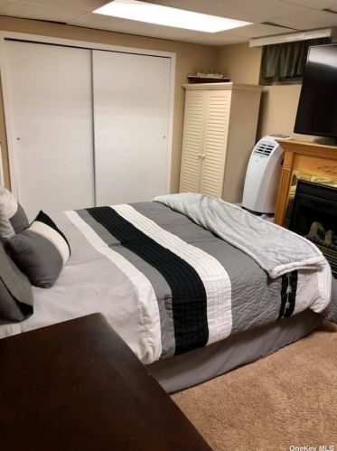 2 Leroy Ct, Commack NY  11725-1703 exterior