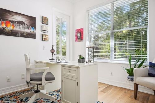 5811 Hidden Oaks Ln, Naples FL 34119-1140 exterior