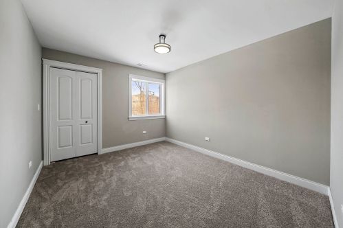 7920 Crandon Ave, Chicago IL 60617-1147 exterior