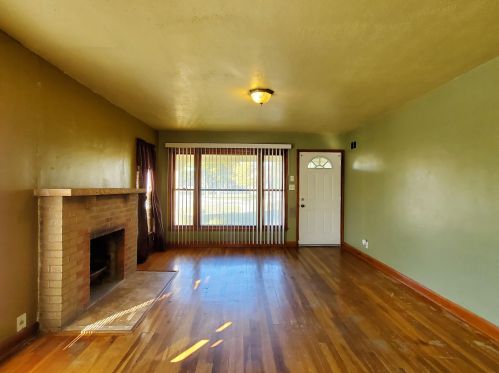 2733 Roosevelt Dr, Milwaukee WI 53216-1838 exterior