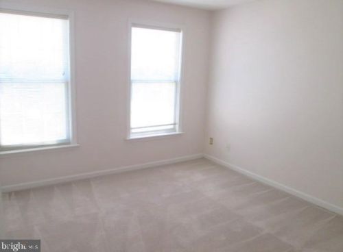 6160 Manchester Park Cir, Alexandria VA  22310-4957 exterior