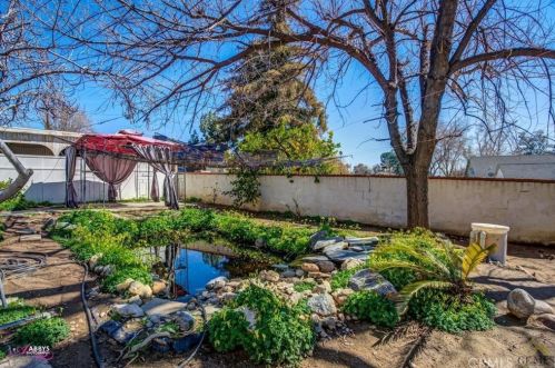 2400 Pacific Dr, Bakersfield CA 93306-4158 exterior