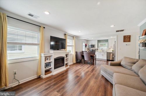 39 Norman St, Chester, PA 19014-2107