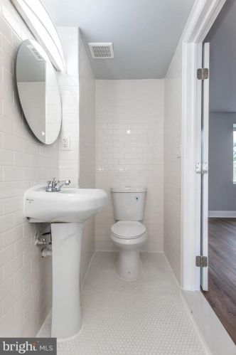 2037 Lawrence St, Philadelphia PA 19120-1828 exterior