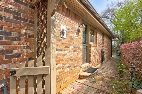 2476 Jefferson Ter, Atlanta GA  30344-2743 exterior