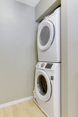 1392 Carling Dr, Saint Paul MN  55108-4201 exterior