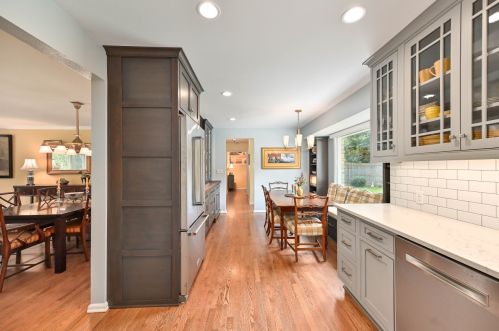 6855 Lk Dr, Milwaukee WI 53217-3622 exterior